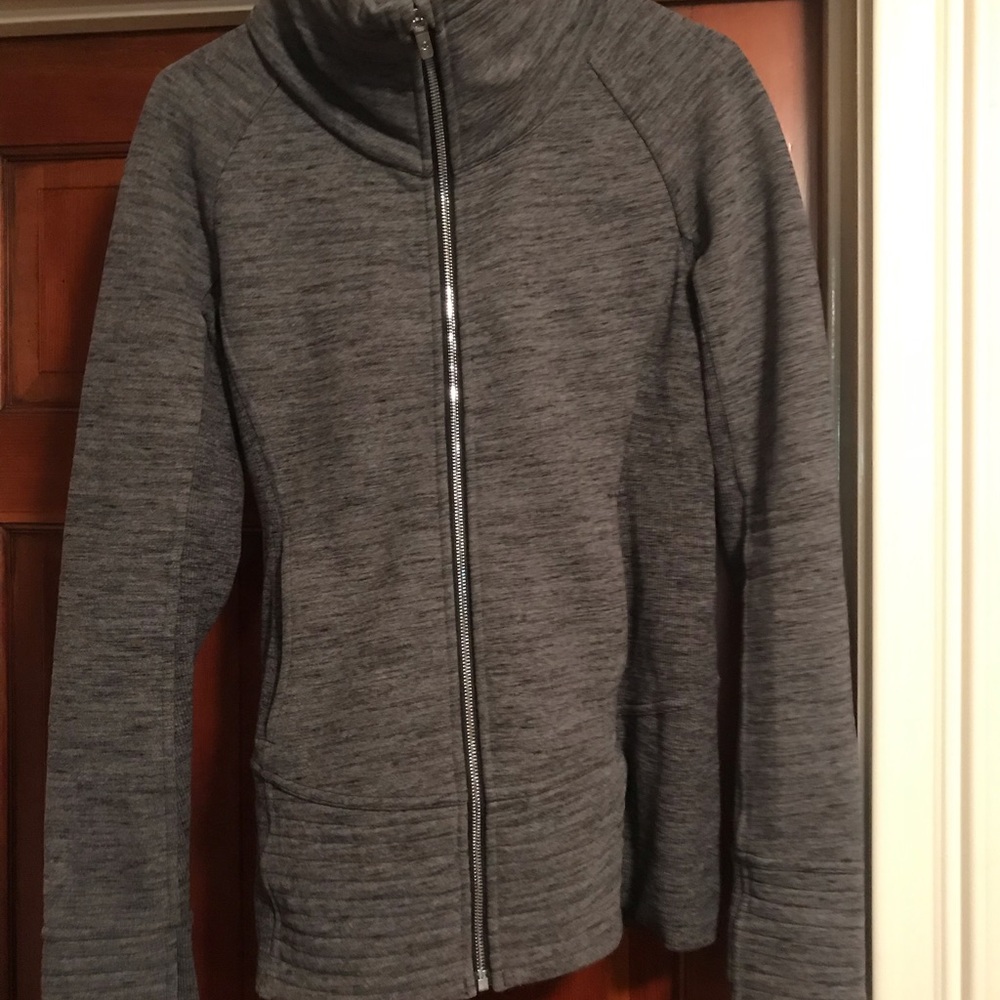 Lululemon jacket - excellent condition size 6